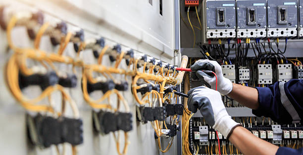 Professional Electrician technician working in DeBary, FL